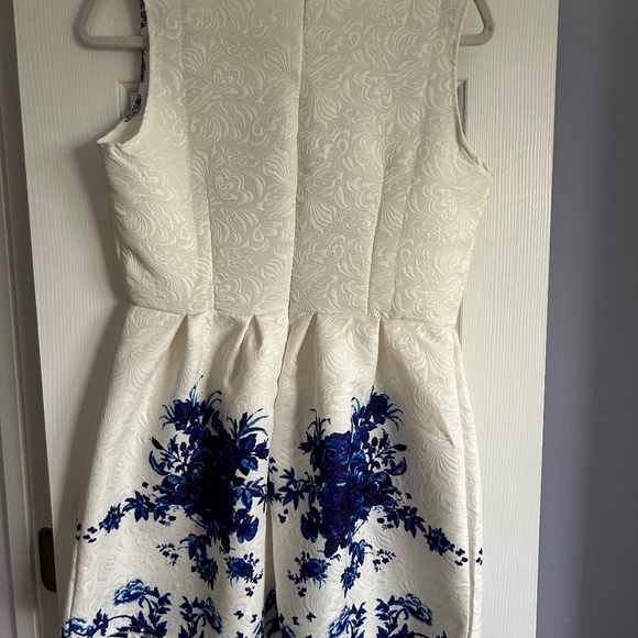 Young Lady Tea Party Dress in Medium/8 - Picture 3 of 3